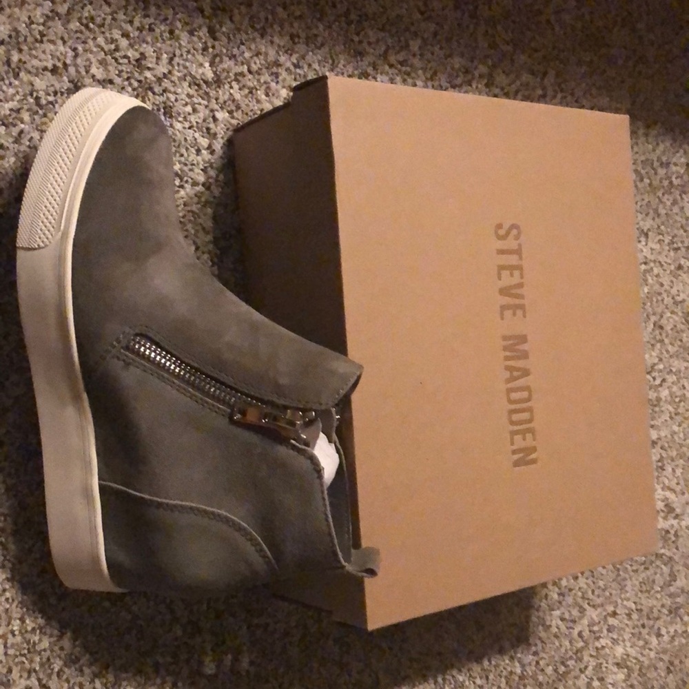 NWT Steve Madden Wedgie Sneaks